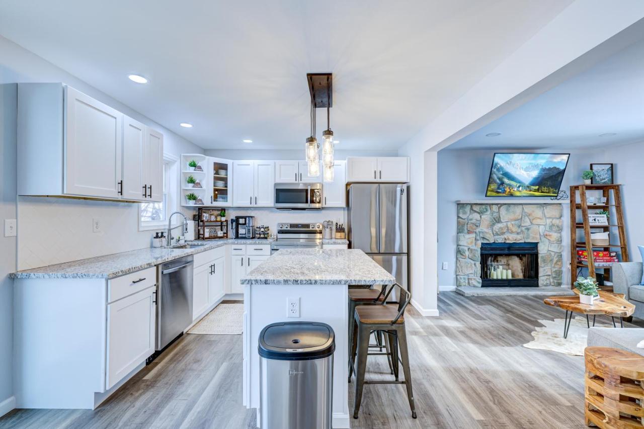 The Bluestone Retreat-top Rated Luxury Poconos Retreat-hot Tub-game Room-near Lakes Tobyhanna