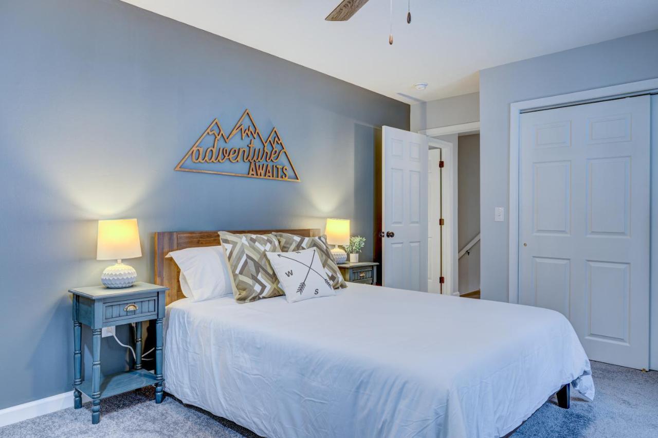 The Bluestone Retreat-top Rated Luxury Poconos Retreat-hot Tub-game Room-near Lakes