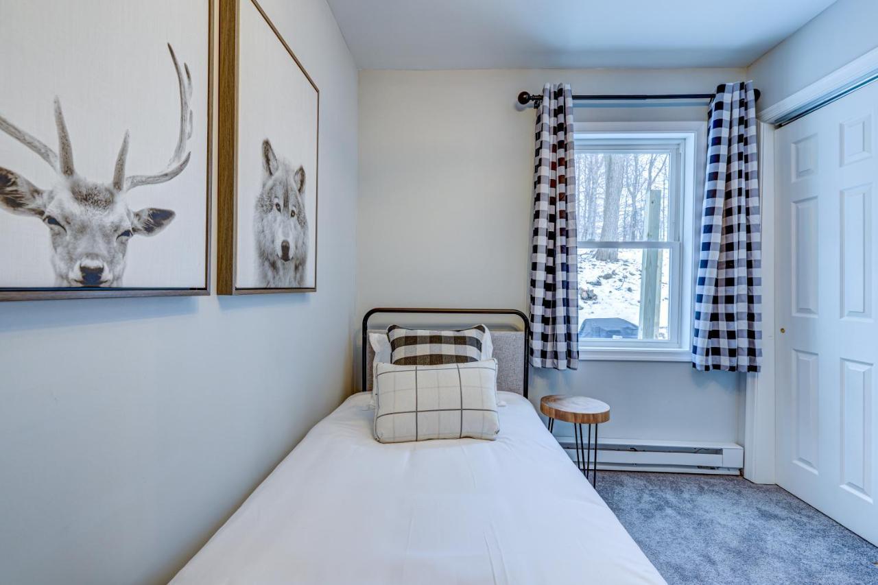Holiday home The Bluestone Retreat-top Rated Luxury Poconos Retreat-hot Tub-game Room-near Lakes
