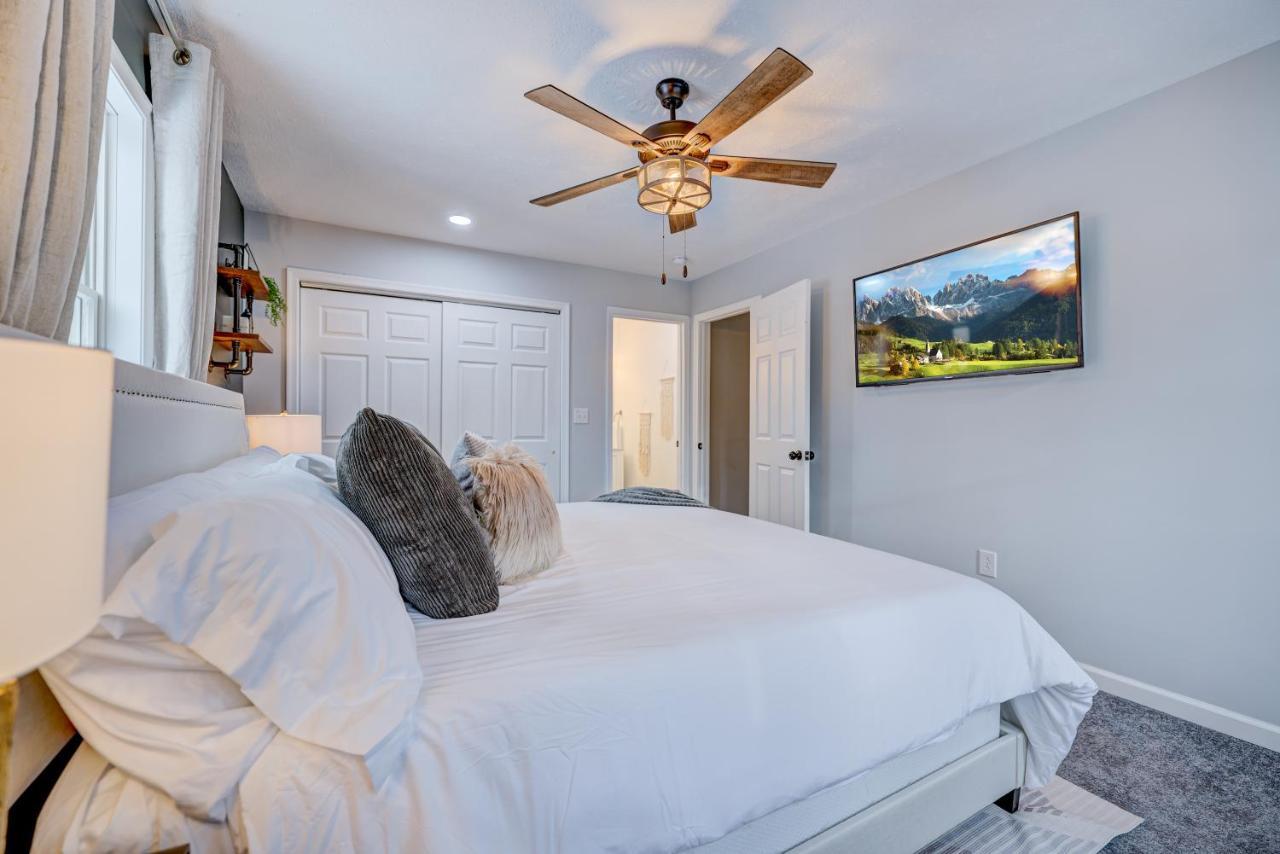 Holiday home The Bluestone Retreat-top Rated Luxury Poconos Retreat-hot Tub-game Room-near Lakes