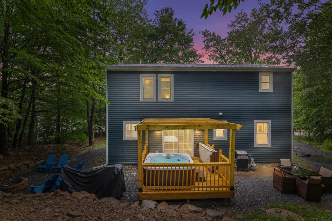 The Bluestone Retreat-top Rated Luxury Poconos Retreat-hot Tub-game Room-near Lakes *